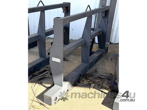 caption 4 PRONG HAY SPEAR, AUS HITCH