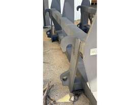 4 PRONG HAY SPEAR, AUS HITCH  - picture0' - Click to enlarge