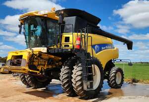New Holland CR960 Combine & Front