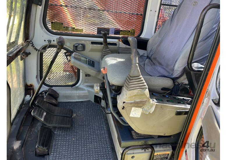 caption Daewoo SL250LC Excavator (Steel Tracked)