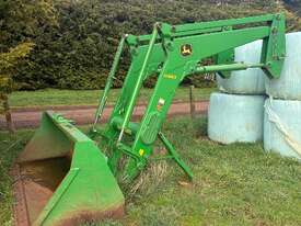 John Deere Front End Loader - picture0' - Click to enlarge