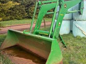 John Deere Front End Loader - picture0' - Click to enlarge