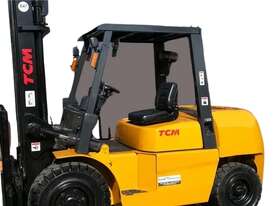 2014 TCM 2.5T Container Mast 4.8m L/H Diesel - picture0' - Click to enlarge