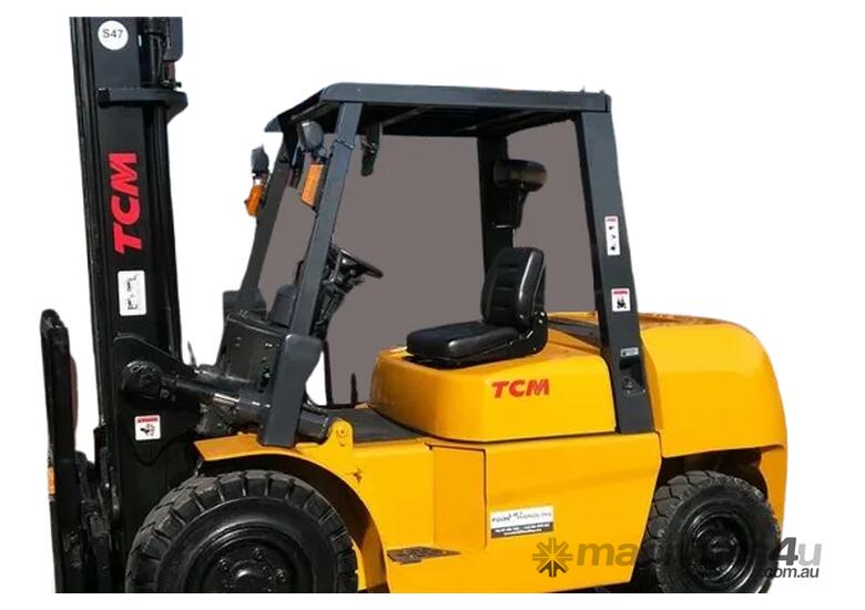 caption 2014 TCM 2.5T Container Mast 4.8m L/H Diesel
