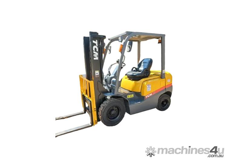 caption 2014 TCM 2.5T Container Mast 4.8m L/H Diesel