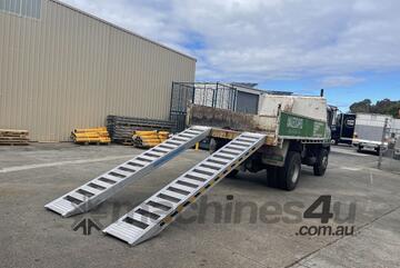 4.2m - 10Tonne Heavy Duty Steel Track,Rubber Pads on steel,Rubber Track & Rubber Tyre Machinery Load
