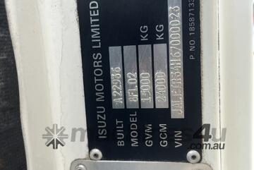 2006 Isuzu FTR 900 4x2 Skip Bin Truck