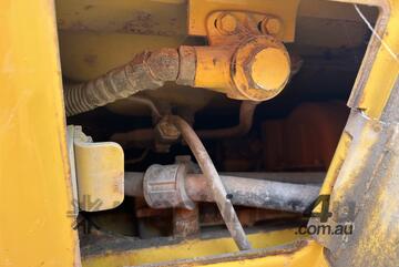 Komatsu D65EX-15 Dozer (Crawler)