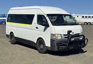 Toyota 2008   COMMUTER BUS