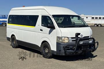 Toyota 2008   COMMUTER BUS