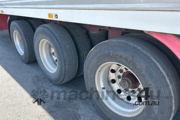 2004 FTE 3A Tri Axle Tri Axle Refrigerated Pantech Trailer