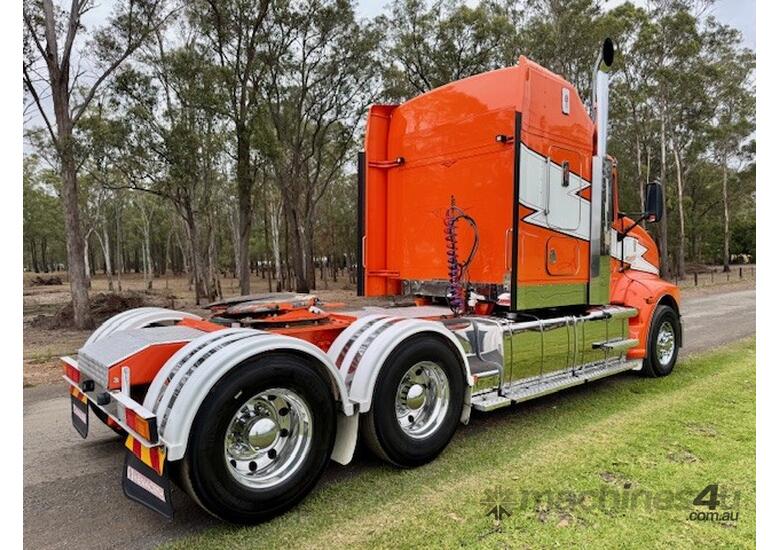 2010 Kenworth T608 with 50-inch bunk, Cummins ISX 525hp with Cummins rebuild history, 18sp manual, 9