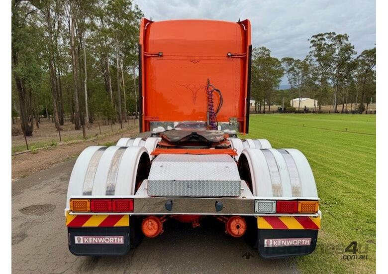 2010 Kenworth T608 with 50-inch bunk, Cummins ISX 525hp with Cummins rebuild history, 18sp manual, 9
