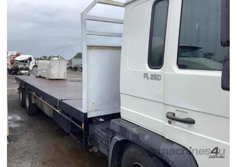 2004 Volvo FL 250 Table Top