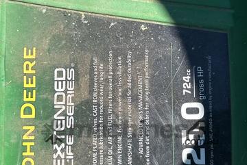 John Deere LA125 Ride On Mower