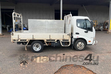 Hino 2015   300 616 Table Top