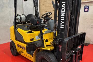 HYUNDAI 2.5T LPG FORKLIFT SIDESHIFT / CONTAINER MAST 4.7M LIFT HEIGHT 2017