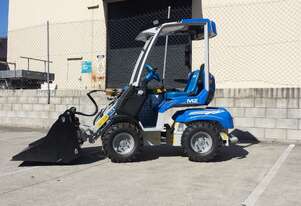 2.3EFI Multione Mini Loader with Digga 4in1 Bucket Included! Italian Made