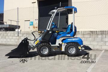 2.3EFI Multione Mini Loader with Digga 4in1 Bucket Included! Italian Made