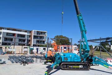 Maeda Mini Crawler Crane