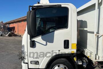 2017 Isuzu NPR 75-190 Table Top Beaver Tail