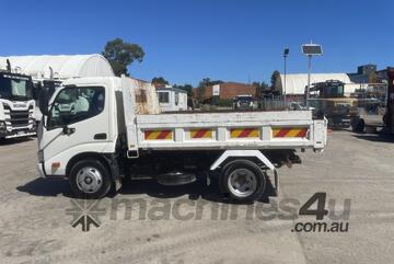 Hino   300 Tipper - Low Klms