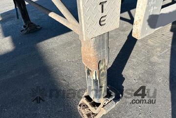 2015 FTE 3A Tri Axle Tri Axle Refrigerated Pantech Trailer