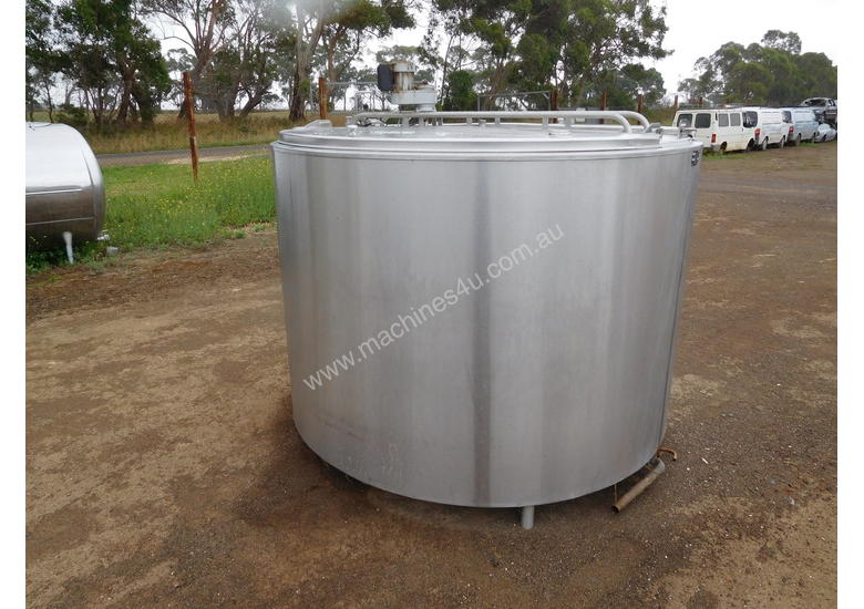 Used myttons STAINLESS STEEL TANK MILK VAT 2800 LT Stainless Steel
