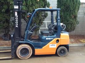 TOYOTA 2.5 TON 8 SERIES 32-8FG25 6M LIFT HEIGHT  - picture0' - Click to enlarge