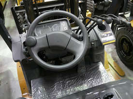 Caterpillar 2.5 Tonne LPG Counterbalance Forklift - picture0' - Click to enlarge