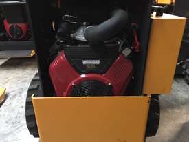 Tracked 800mm wide mini digger mini loader 23HP B&S twin lever control double pump - picture1' - Click to enlarge