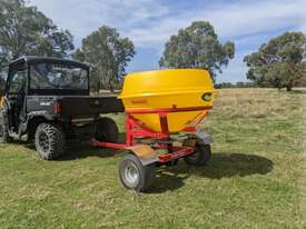 FARMTECH ITS-700P SINGLE DISC ATV SPREADER (700L) - picture2' - Click to enlarge