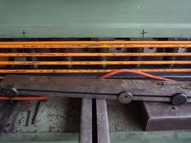 Herless Guillotine Hydraulic Swing Beam Shear - QC12Y - 12 x 2500 - picture1' - Click to enlarge