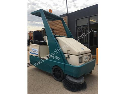 Industrial Ride On Sweeper 