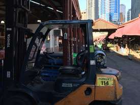 2.5 tonnes Toyota Forklift 32-8fg25 - picture1' - Click to enlarge