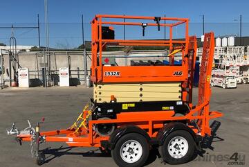   1932R Scissor on Tandem Trailer