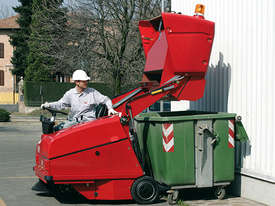RCM Duemila Rider Vacuum Sweeper - picture2' - Click to enlarge