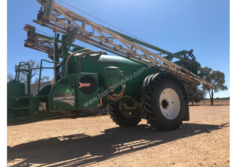caption Goldacres Advance 6000 Boom Spray Sprayer