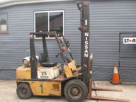 Nissan 2.5 ton, LPG Cheap Used Forklift - picture0' - Click to enlarge