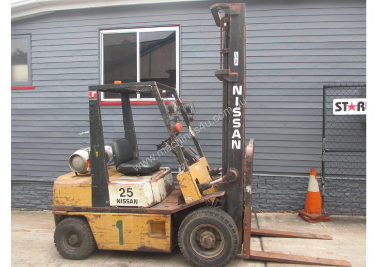 caption Nissan 2.5 ton, LPG Cheap Used Forklift