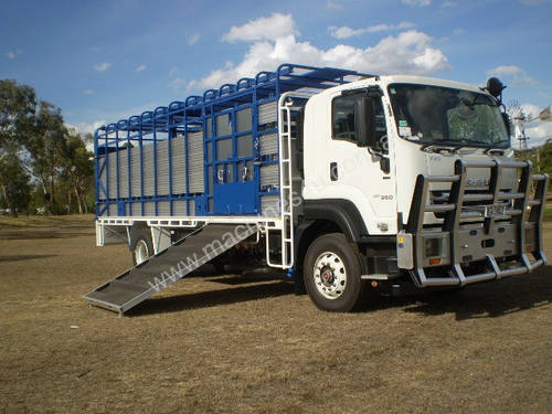 Isuzu FXD Stock/Cattle crate Truck