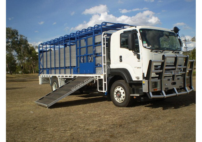 caption Isuzu FXD Stock/Cattle crate Truck