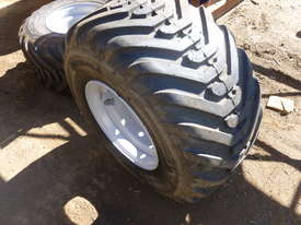400/60-15.5 flotation tyre and rim assembly - picture0' - Click to enlarge