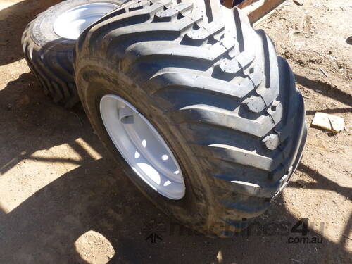 400/60-15.5 flotation tyre and rim assembly