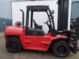 Used Forklift: R70L Genuine Preowned Linde 7t - picture0' - Click to enlarge