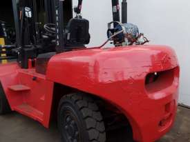 Used Forklift: R70L Genuine Preowned Linde 7t - picture2' - Click to enlarge