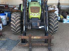 Claas CELTIS 456 FWA/4WD Tractor - picture0' - Click to enlarge