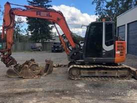 8 tonne Excavator - picture1' - Click to enlarge