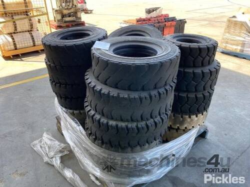 Assorted Tyres, Group Lot Various Size & Brands Item Is In A Used Condition, Unknown If Complete