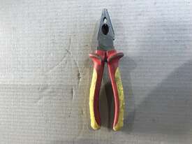 Stanley VDE Combination Pliers 84-001 IEC 60900 1000V - picture0' - Click to enlarge
